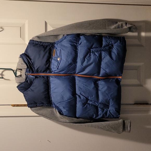 Boys Vest/ Hoodie - Picture 6 of 6